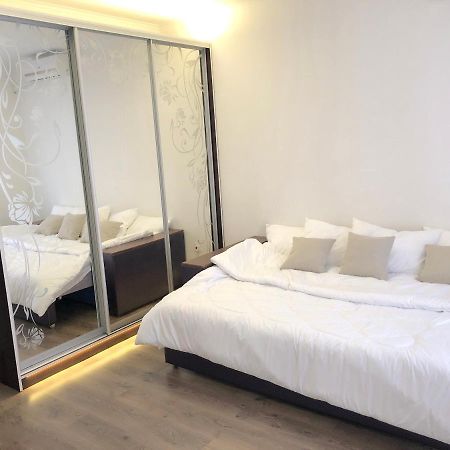 Жд Вокзал Пр Победы 67-В Метро Нивки Парк Шулявка Apartment Kiev Luaran gambar
